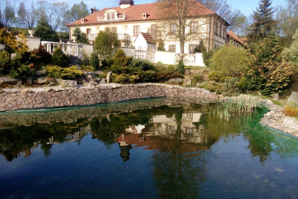 Zamecek Zdiky - Moderni Maly Apartman Bujanov Buitenkant foto