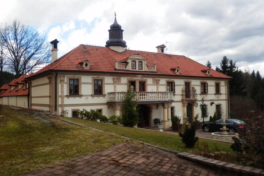 Zamecek Zdiky - Moderni Maly Apartman Bujanov Buitenkant foto