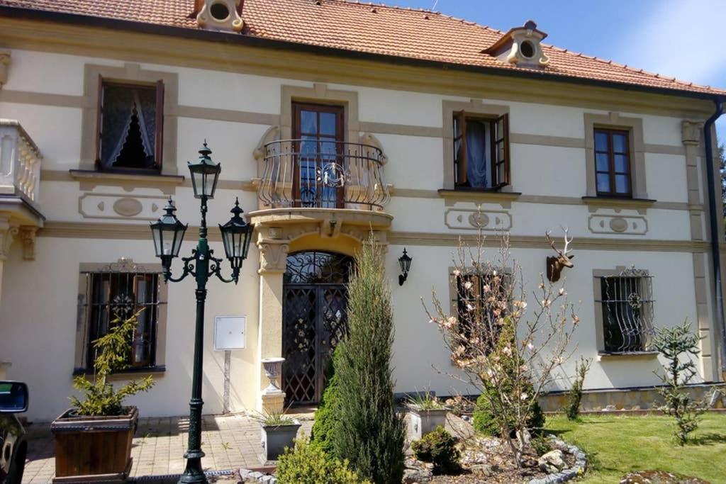 Zamecek Zdiky - Moderni Maly Apartman Bujanov Buitenkant foto