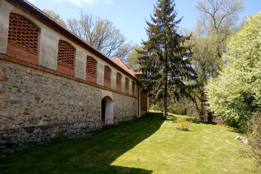 Zamecek Zdiky - Moderni Maly Apartman Bujanov Buitenkant foto
