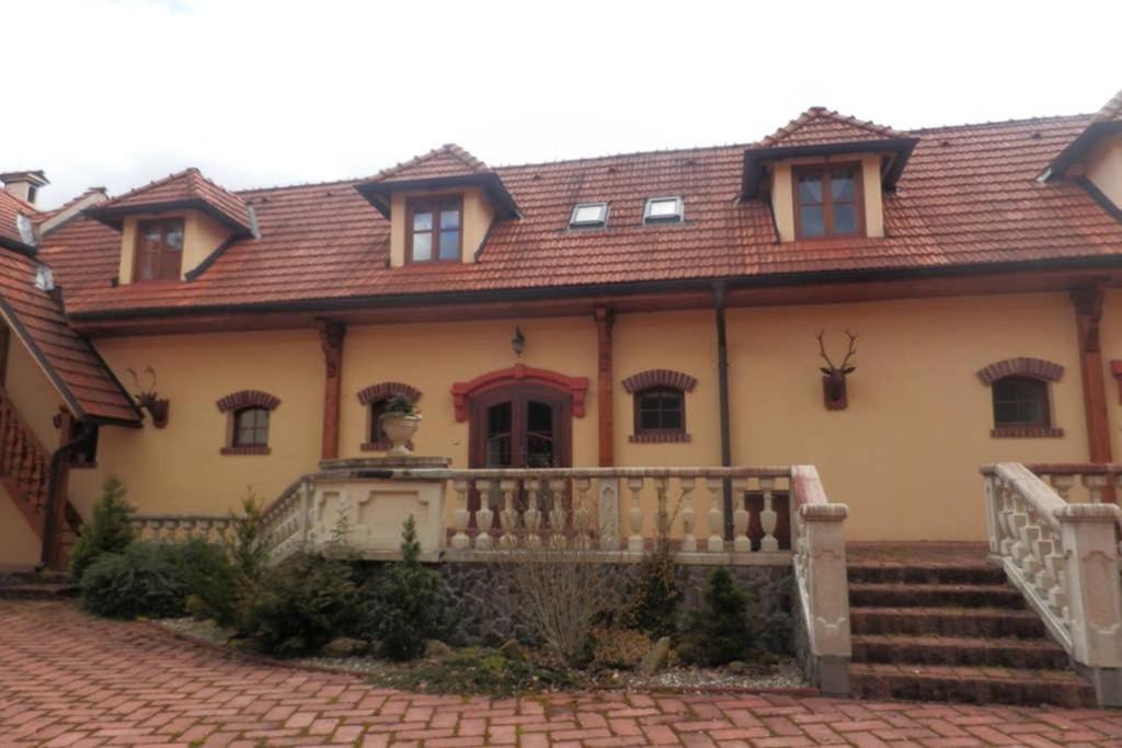 Zamecek Zdiky - Moderni Maly Apartman Bujanov Buitenkant foto