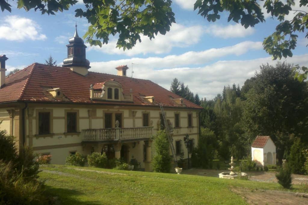 Zamecek Zdiky - Moderni Maly Apartman Bujanov Buitenkant foto