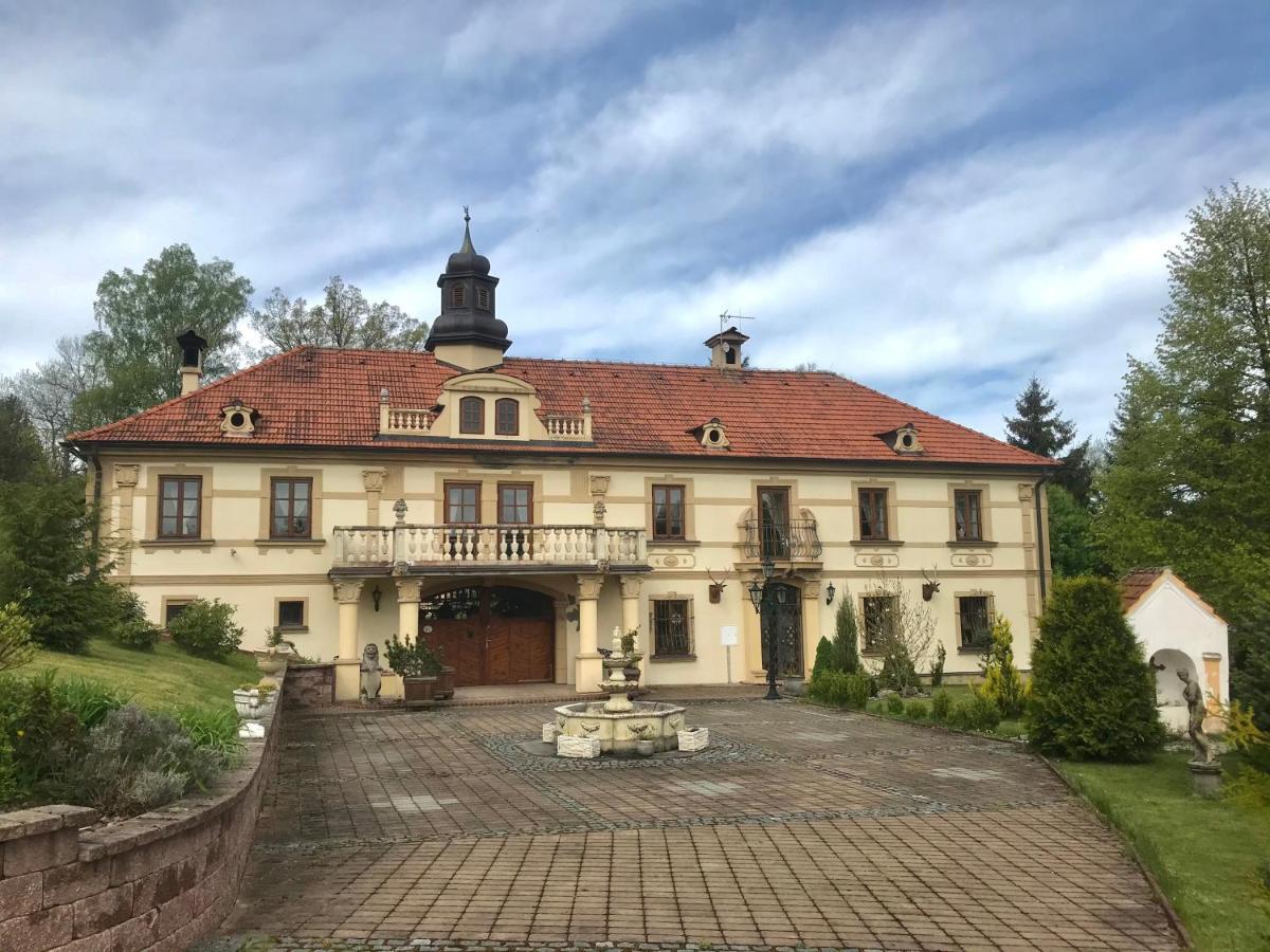 Zamecek Zdiky - Moderni Maly Apartman Bujanov Buitenkant foto