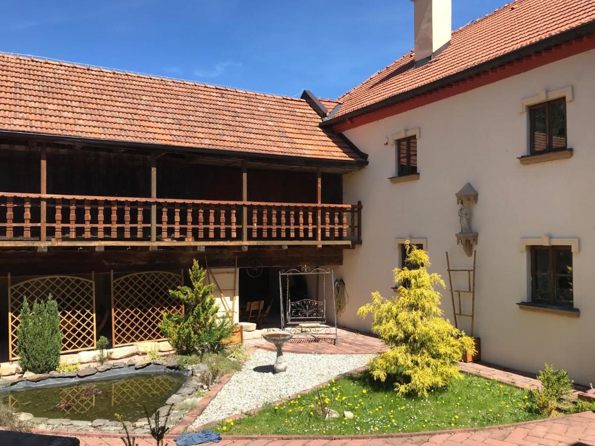 Zamecek Zdiky - Moderni Maly Apartman Bujanov Buitenkant foto